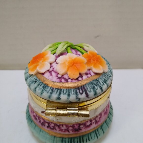 Ceramic Porcelain Trinket Jewelry Box Flower Round Dome Lidded Gold paint around - Picture 1 of 5